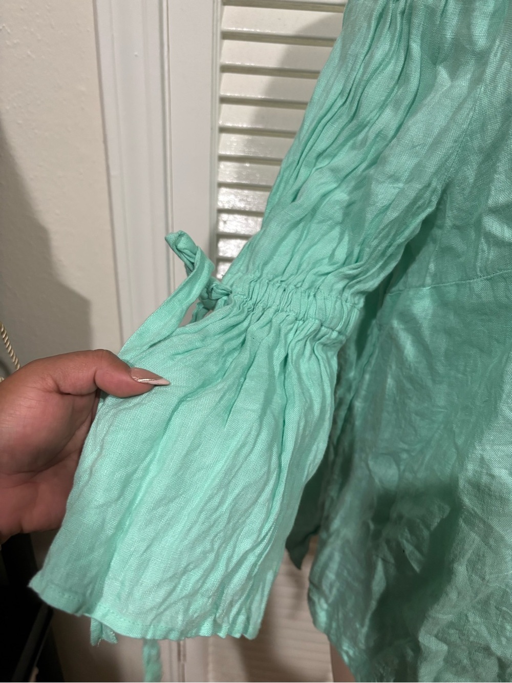 Women’s Mint Green Tie-Sleeve Linen Top - Picture 3 of 6